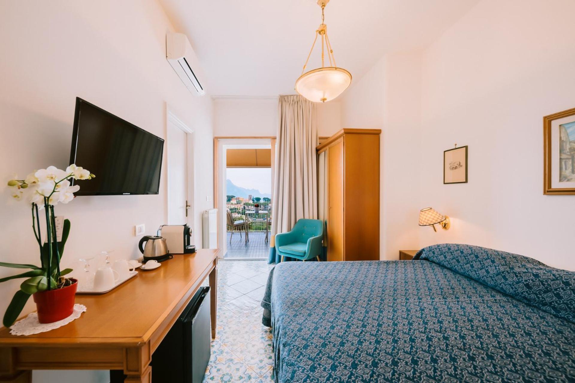 Hotel Zi'Ntonio Scala Bagian luar foto
